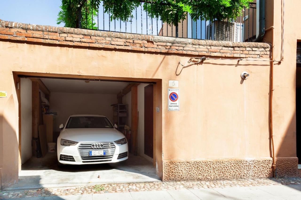 Ferrara Casa Dell'Archivolto Con Garage Apartment Luaran gambar