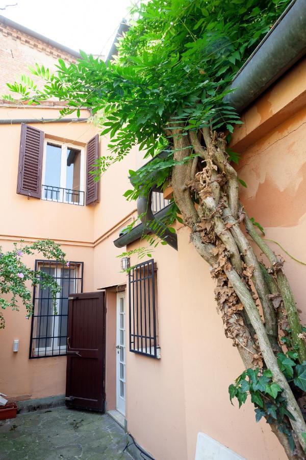 Ferrara Casa Dell'Archivolto Con Garage Apartment Luaran gambar